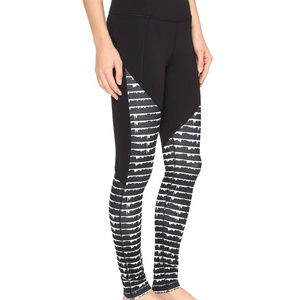 Under Armour Women's drippy ink athletic legging